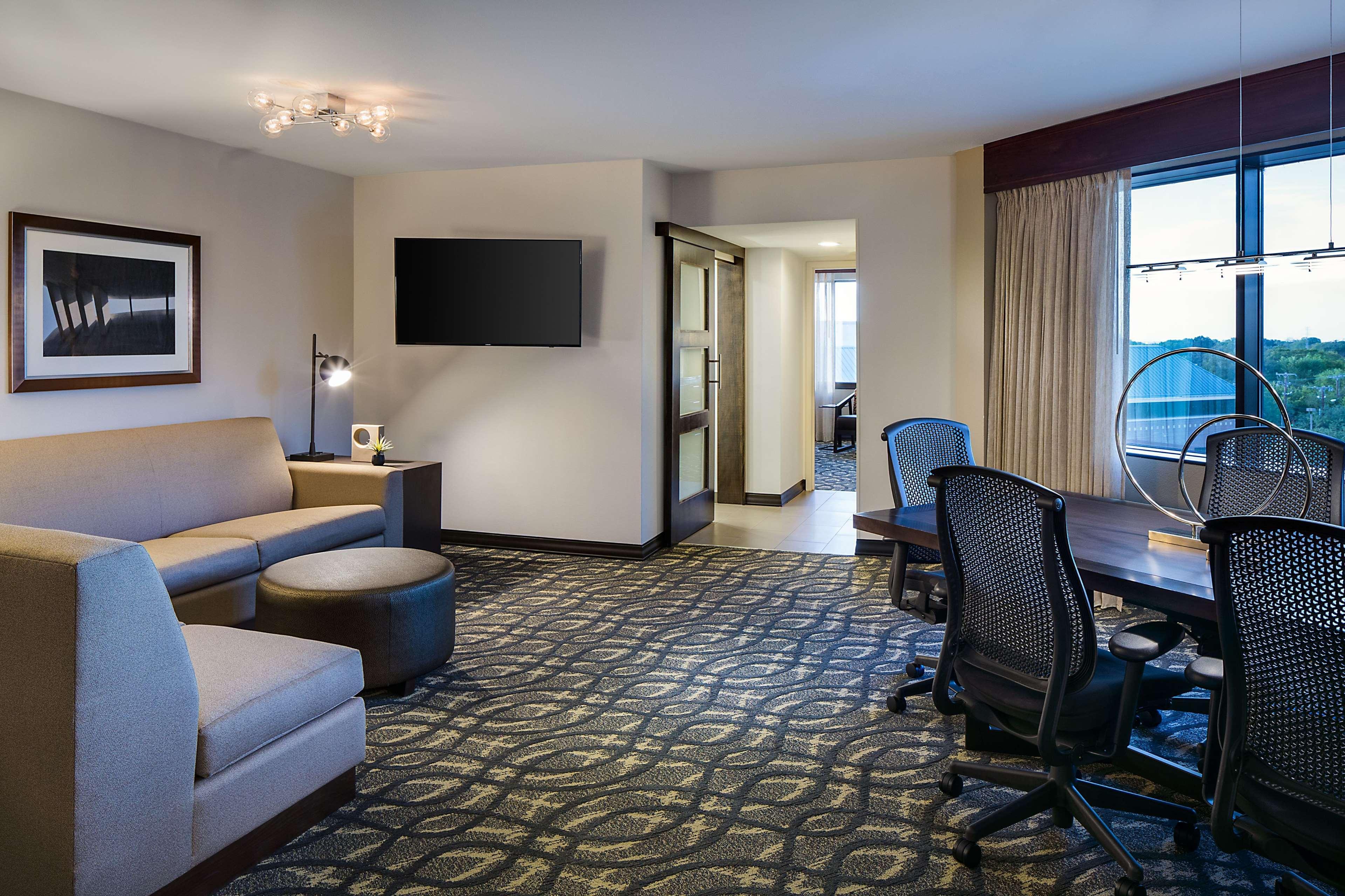 Embassy Suites By Hilton Dallas-Love Field Exterior photo