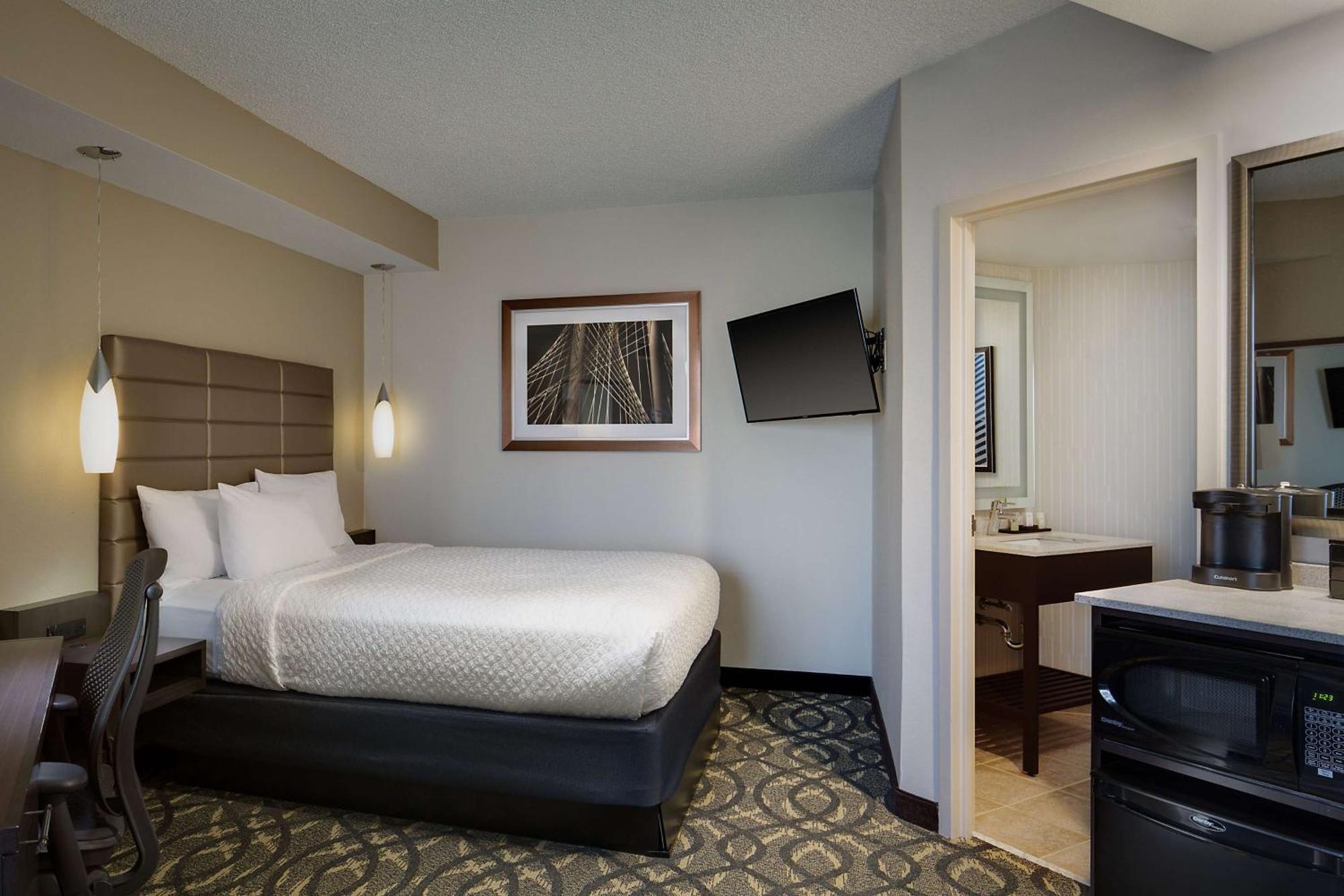 Embassy Suites By Hilton Dallas-Love Field Exterior photo