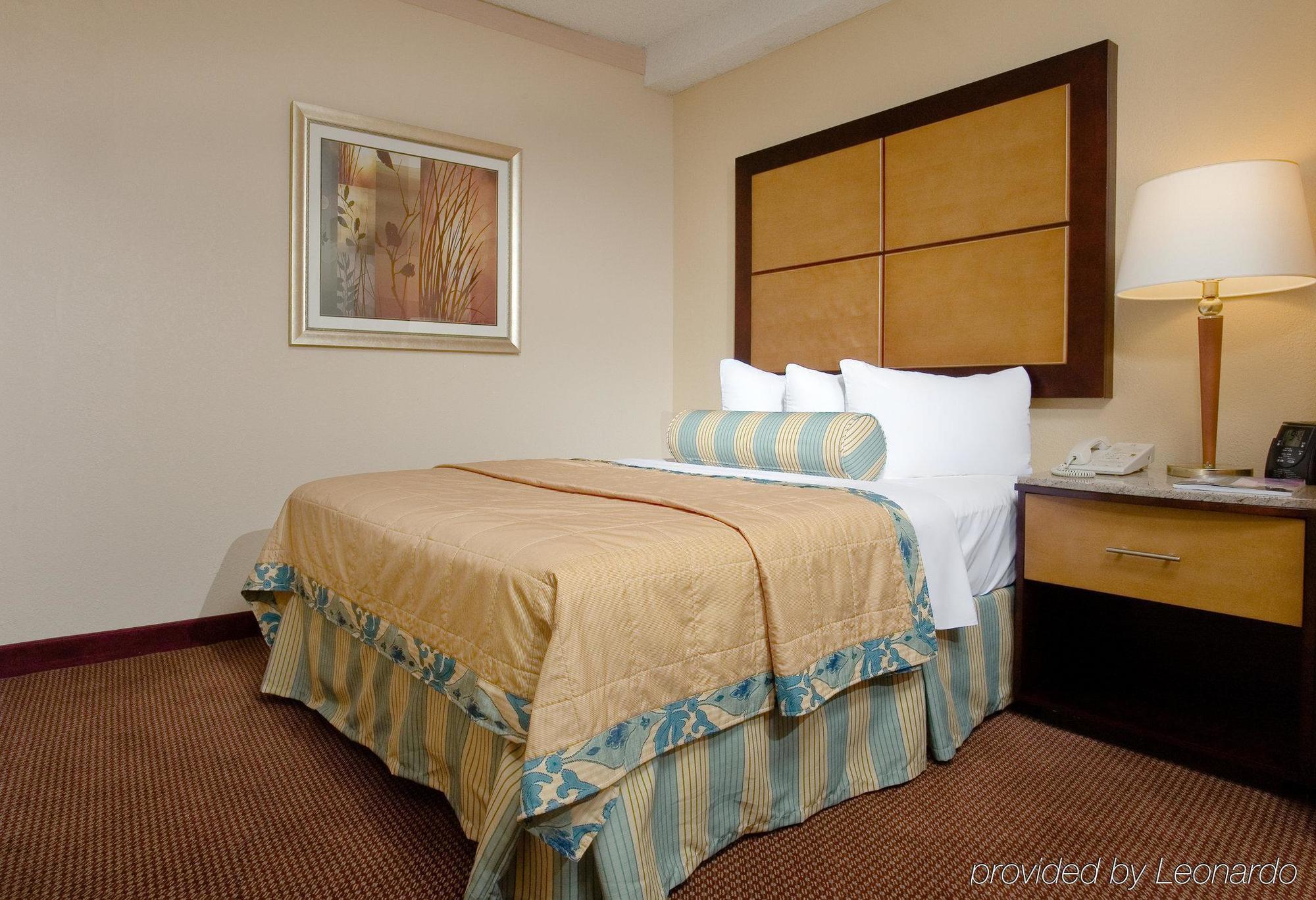 Embassy Suites By Hilton Dallas-Love Field Room photo