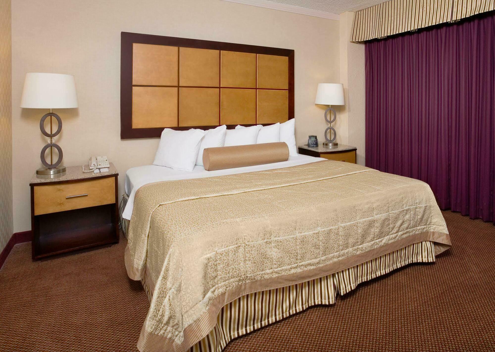 Embassy Suites By Hilton Dallas-Love Field Exterior photo